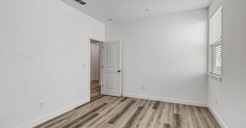 2352 Bronze Star Way, Sacramento, CA 95818 Photo