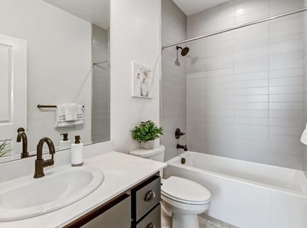 2352 Bronze Star Way, Sacramento, CA 95818 Photo