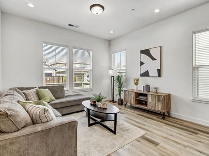 2352 Bronze Star Way, Sacramento, CA 95818 Photo