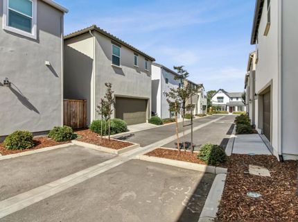 2352 Bronze Star Way, Sacramento, CA 95818 Photo