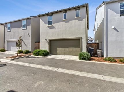 2352 Bronze Star Way, Sacramento, CA 95818 Photo