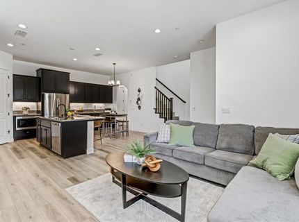 2352 Bronze Star Way, Sacramento, CA 95818 Photo