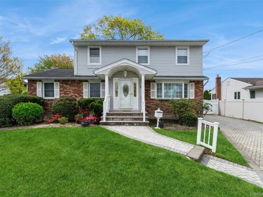2 2nd Avenue , Farmingdale, NY 11735