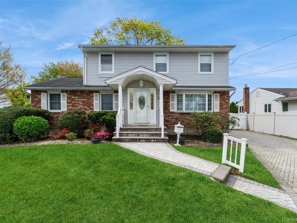 2 2nd Avenue , Farmingdale, NY 11735