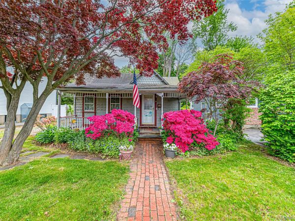 34 Boulevard Avenue , Greenlawn, NY 11740