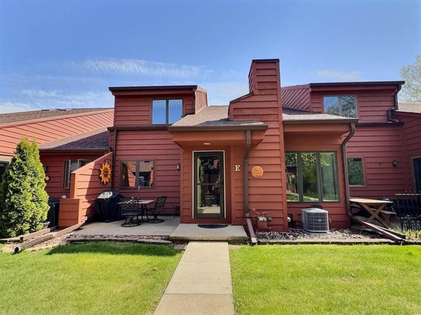 2230 MEADOWBROOK COURT, Unit E, Oshkosh, WI 54904