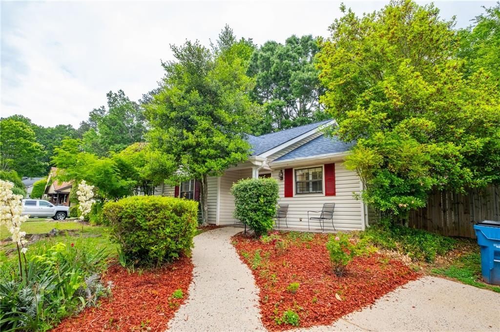 5097 Village Green Way, Alpharetta, GA 30009 Main Photo