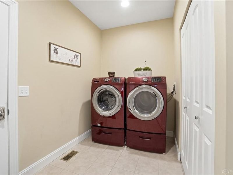982 Brookmere Avenue, Tipp City, OH 45371 Photo 19
