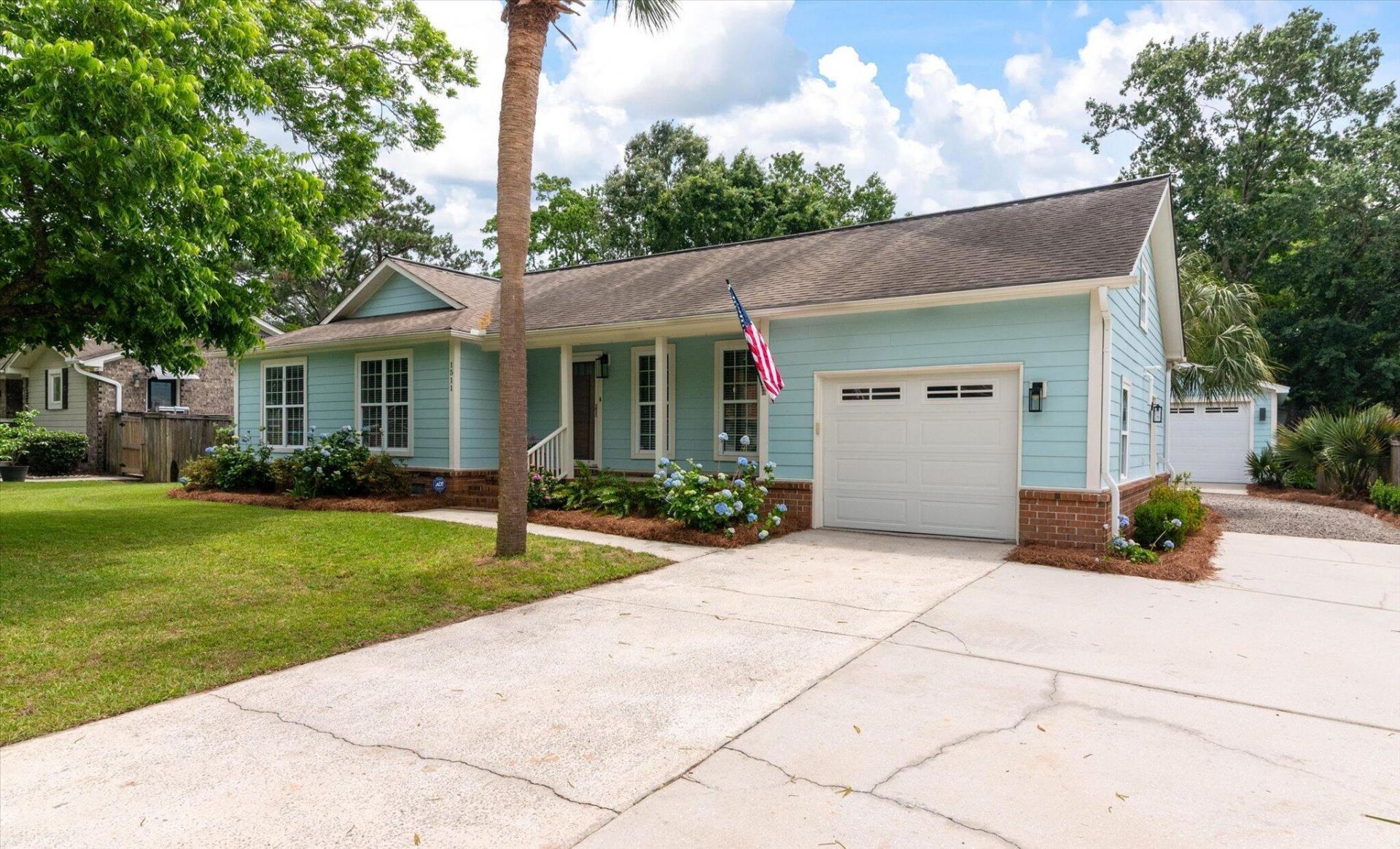 1511 Wakendaw Road Photo 1