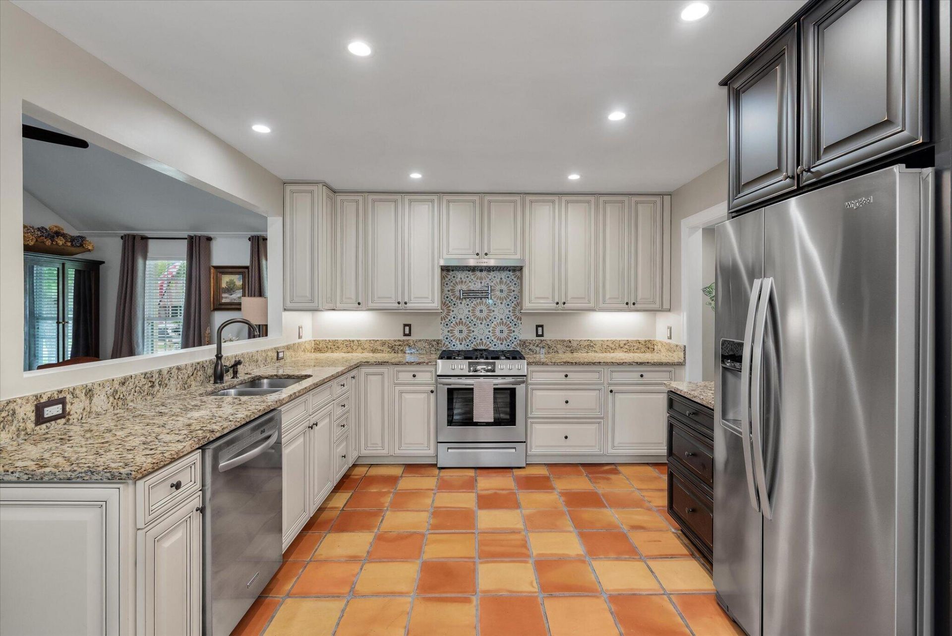 1511 Wakendaw Road Photo 4