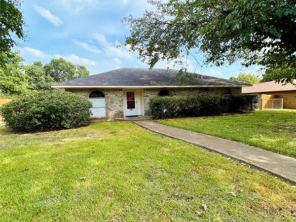 221 Connie Drive , DeSoto, TX 75115