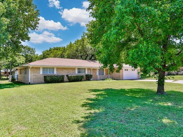 1904 Cypress Court, Gainesville, TX 76240