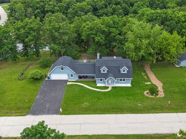 10 Briarwood Court , Warrenton, MO 63383