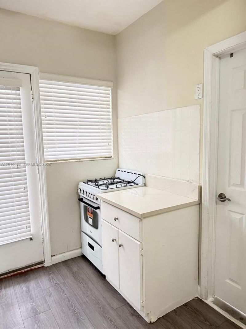 1007 Meridian Ave , Unit 9, Miami Beach, FL 33139 Photo