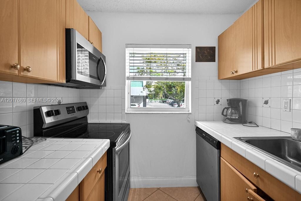 2920 SW 28th Ter, Unit 207, Miami, FL 33133 Photo