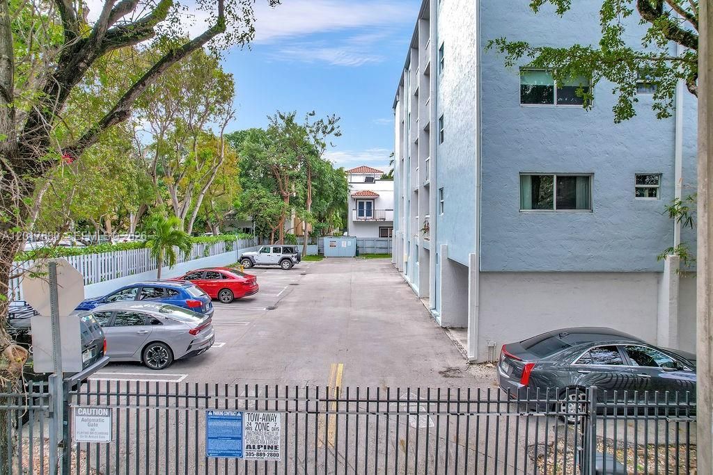 2920 SW 28th Ter, Unit 207, Miami, FL 33133 Photo