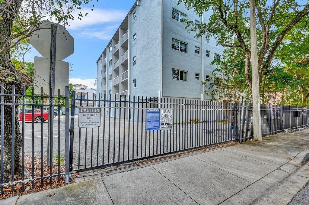 2920 SW 28th Ter, Unit 207, Miami, FL 33133 Photo