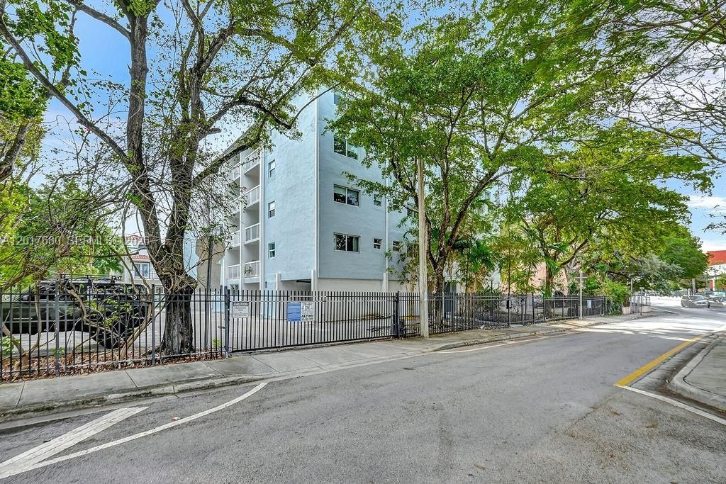 2920 SW 28th Ter, Unit 207, Miami, FL 33133 Photo
