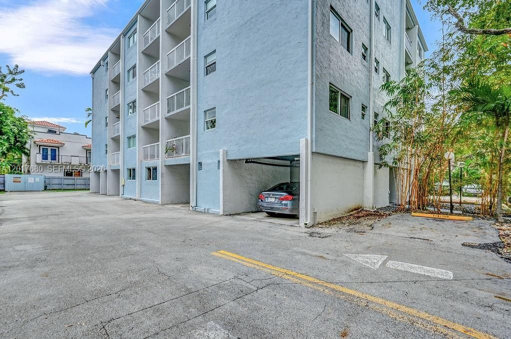 2920 SW 28th Ter, Unit 207, Miami, FL 33133 Photo
