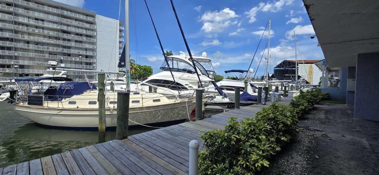 2475 NW 16th St Rd , Unit 504, Miami, FL 33125 Photo