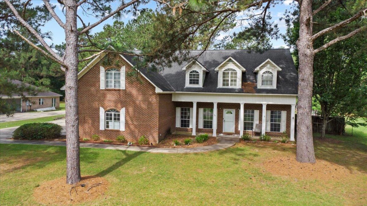 33 Red Oak Ln. Hattiesburg, MS 39402