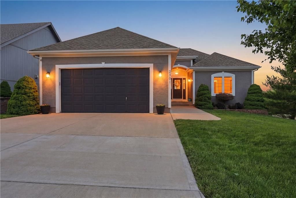 2301 NW Hedgewood Drive, Grain Valley, MO 64029 Main Photo
