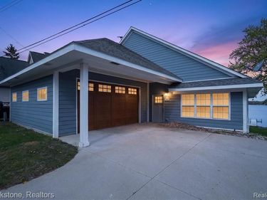 3695 Lotus Drive, Waterford Twp, MI 48329