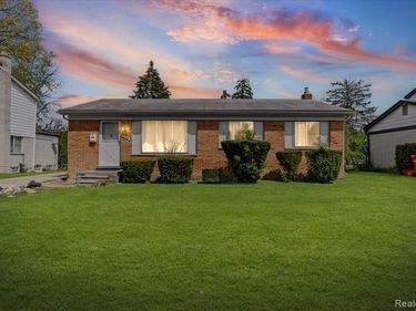 29740 Brentwood Street, Southfield, MI 48076