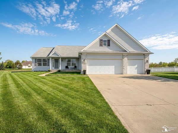 901 Plum Tree Circle, Monroe, MI 48161
