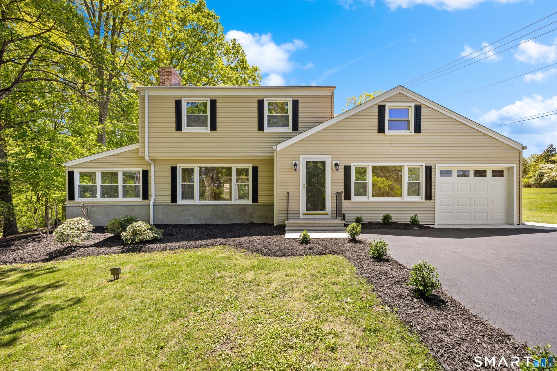 1044 Dunbar Hill, Hamden, CT 06514 Main Photo