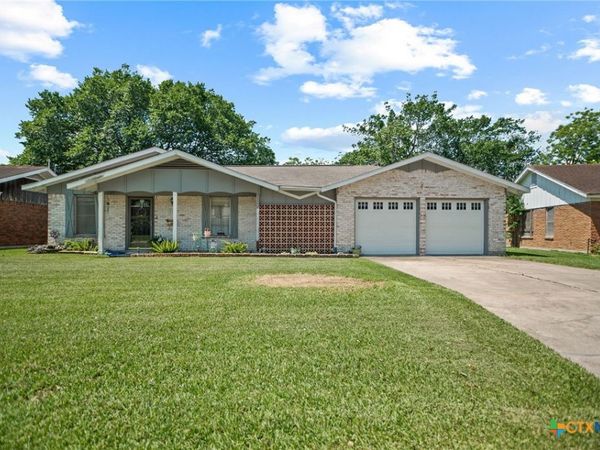 519 Travis Street , Port Lavaca, TX 77979