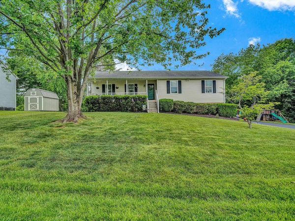 317 Drake TRL , Cloverdale, VA 24077