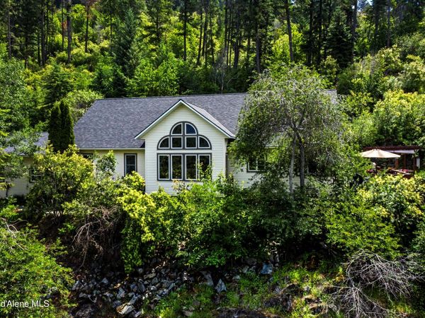 88 Cedarwood Ln, Sagle, ID 83860