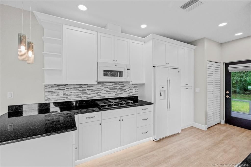 2671 NE Pinecrest Lakes Boulevard, Jensen Beach, FL 34957 Photo