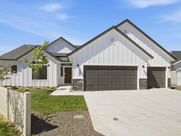 5299 E Phelps Lake Dr, Nampa, ID 83687