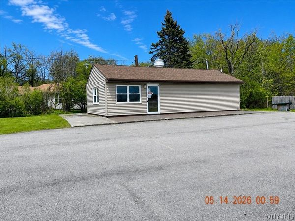 5489 Southwestern Boulevard, Hamburg, NY 14075