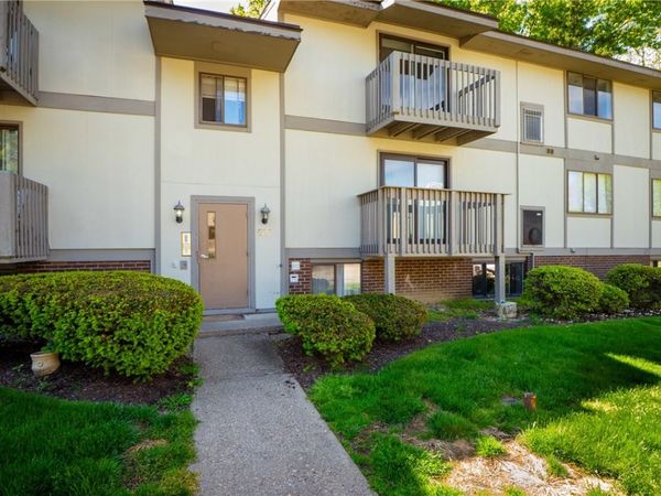 507 Hunters Path Rd, Unit 12, Bridgeville, PA 15017