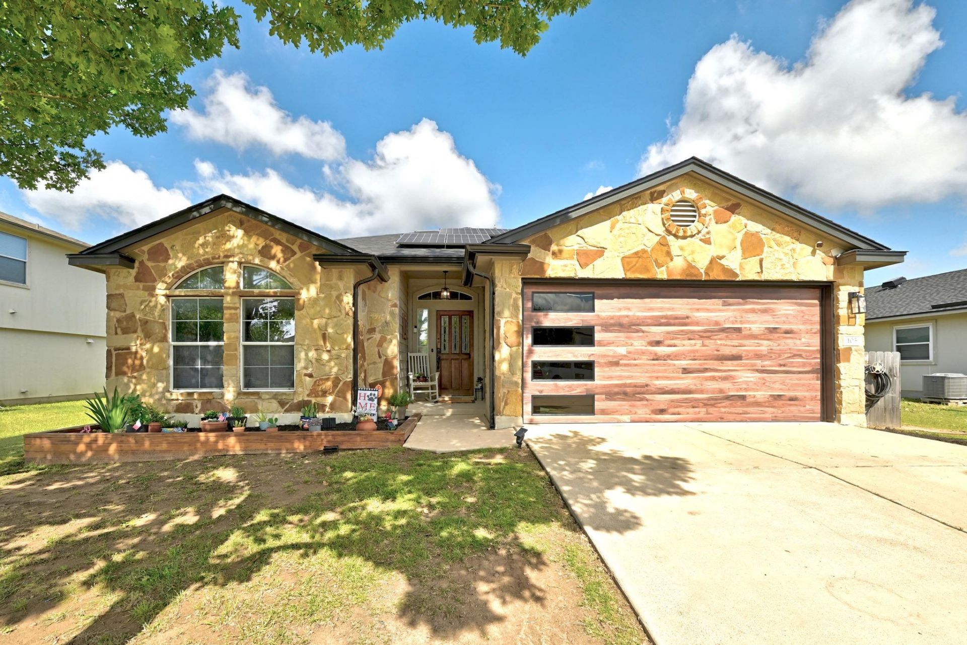 105 Lidell St , Hutto, TX 78634 Main Photo