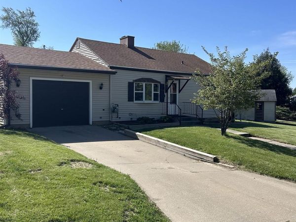 1516 Kalsem Boulevard, Marshalltown, IA 50158
