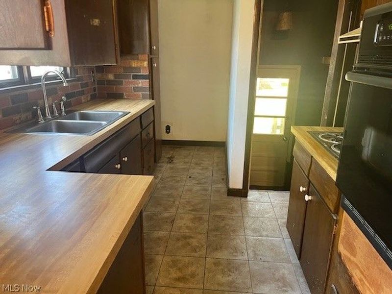 1148 Columbus Drive, Holland, OH 43528 Photo 7