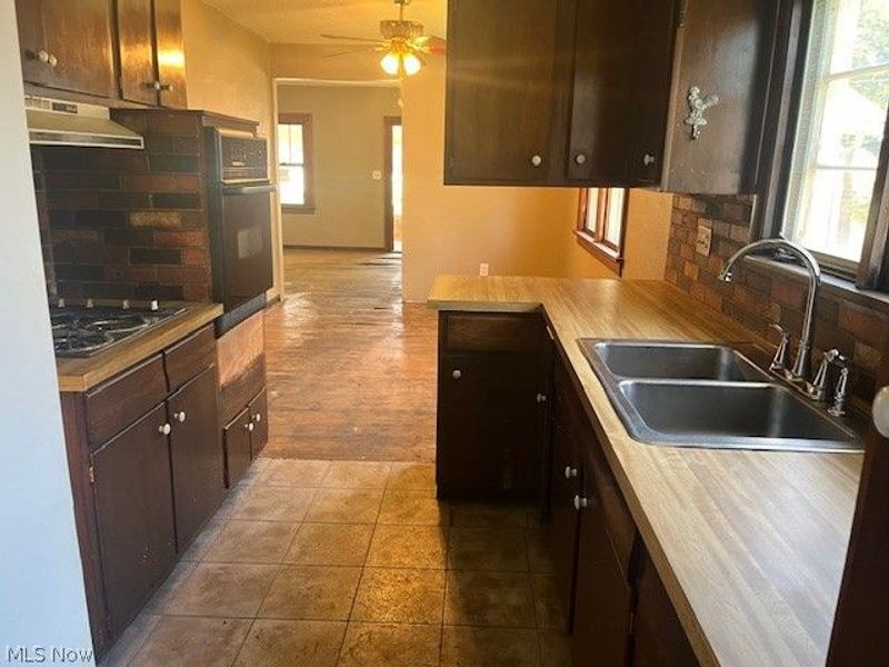 1148 Columbus Drive, Holland, OH 43528 Photo 8