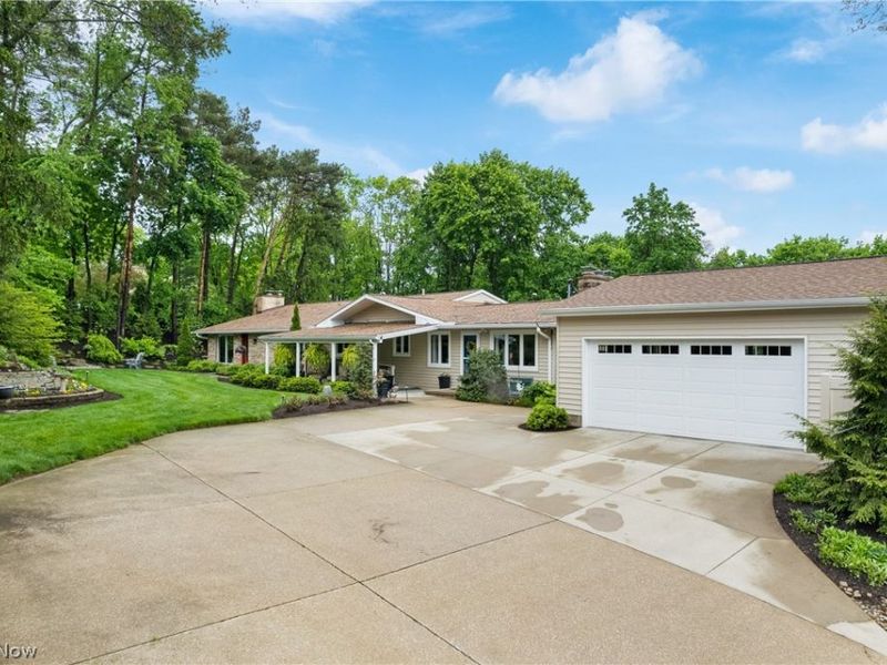 10661 Kent Avenue NE, Hartville, OH 44632 Photo 1