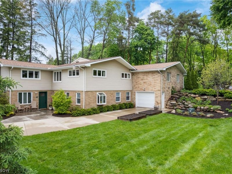 10661 Kent Avenue NE, Hartville, OH 44632 Photo 2