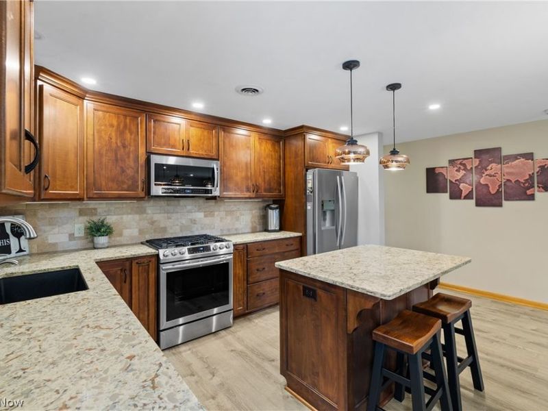 10661 Kent Avenue NE, Hartville, OH 44632 Photo 24