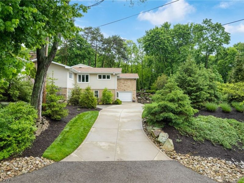 10661 Kent Avenue NE, Hartville, OH 44632 Photo 32