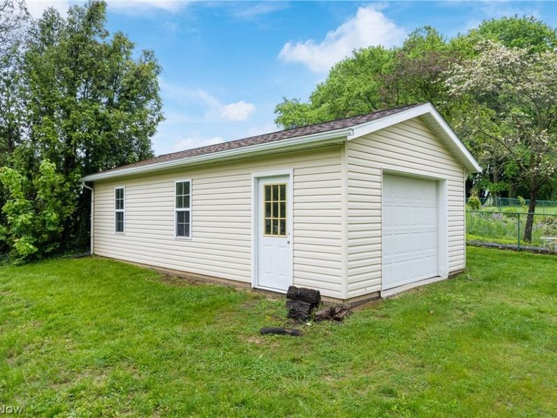 10661 Kent Avenue NE, Hartville, OH 44632 Photo 44