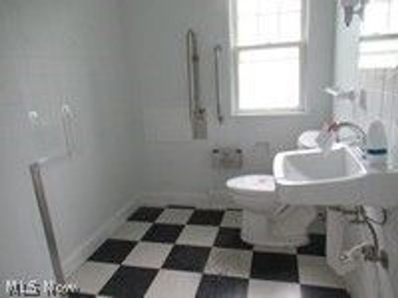 17408 Woodbury Avenue, Cleveland, OH 44135 Photo 17