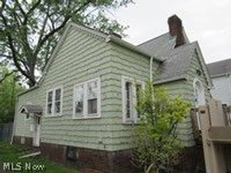 17408 Woodbury Avenue, Cleveland, OH 44135 Photo 2