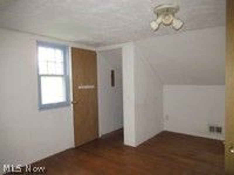 17408 Woodbury Avenue, Cleveland, OH 44135 Photo 9