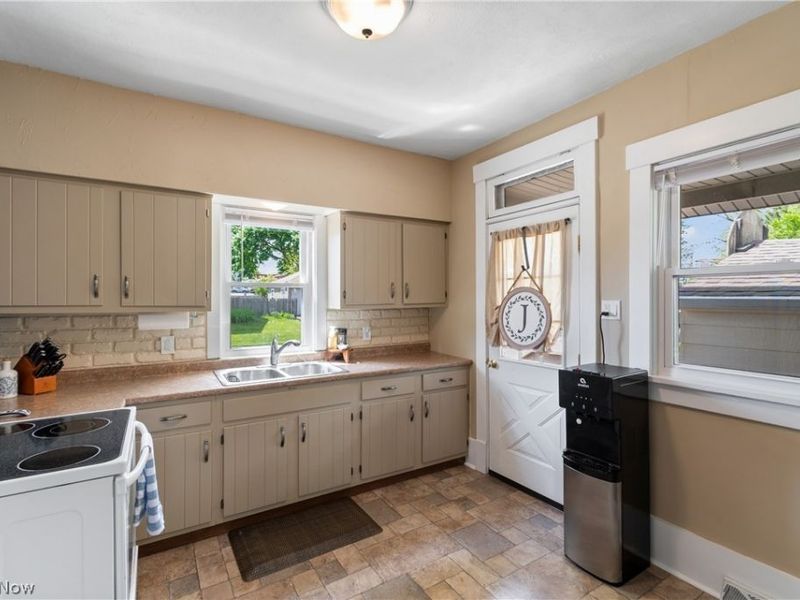 217 Bachtel Street SE, North Canton, OH 44720 Photo 10